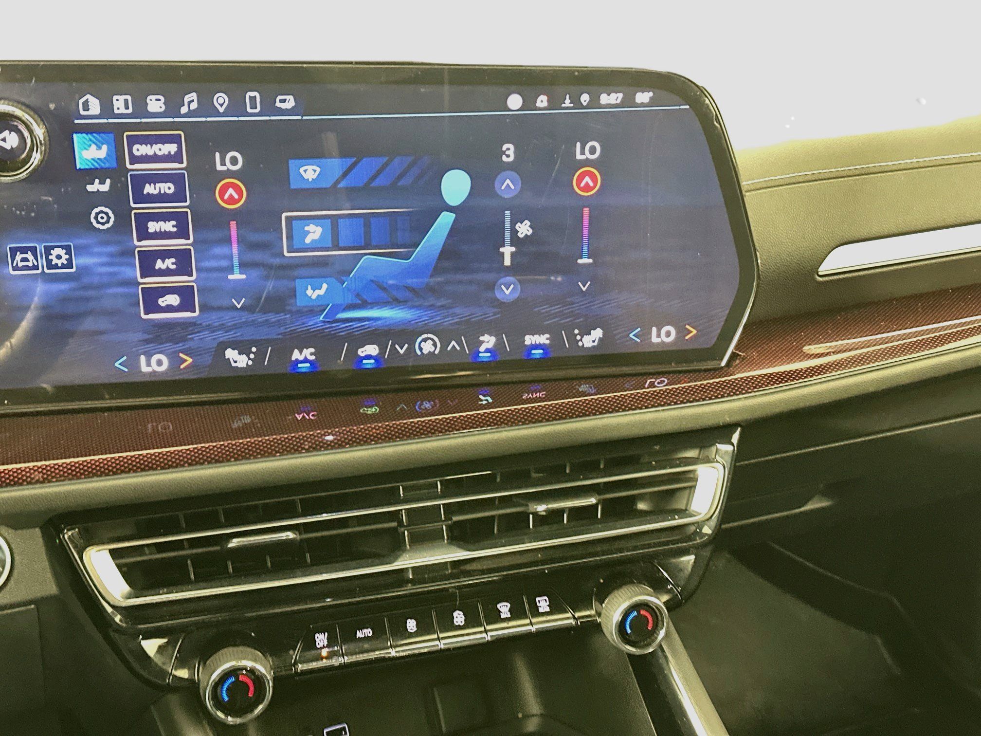 Used 2024 Chevrolet Traverse Z71 AWD/4WD image 23