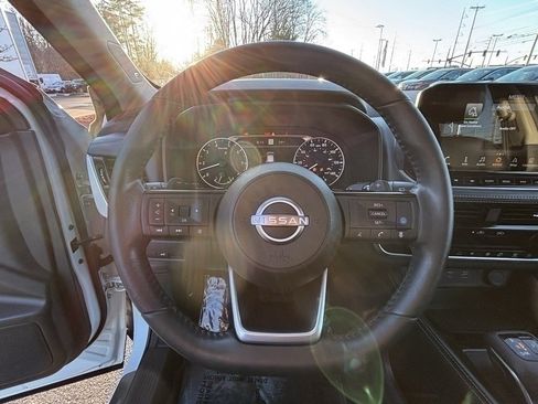 Used 2023 Nissan Rogue SL w/ SL Premium Package image 12