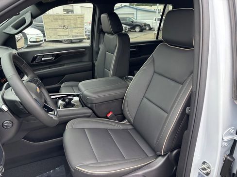 New 2026 Chevrolet Suburban Premier image 6