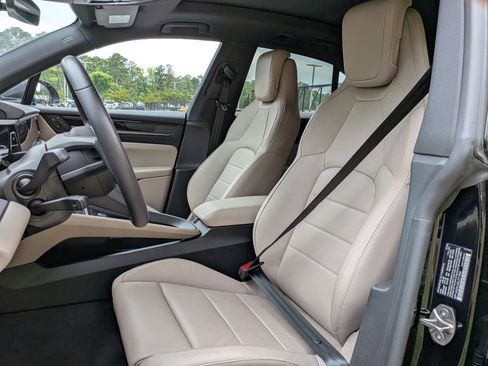 Used 2025 Porsche Macan Electric RWD image 5