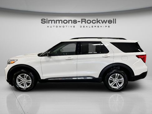 Used 2023 Ford Explorer XLT w/ Equipment Group 202A AWD/4WD image 9