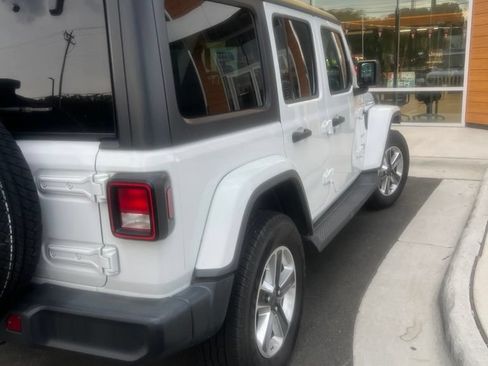Used 2019 Jeep Wrangler Unlimited Sahara AWD/4WD image 10