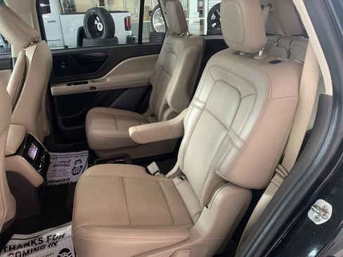 Used 2022 Lincoln Aviator Reserve w/ Elements Package Plus RWD image 12