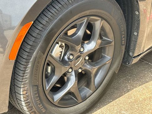 Used 2018 Chrysler Pacifica Touring Plus w/ S Appearance Package image 9