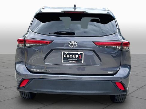 Used 2021 Toyota Highlander XLE FWD image 5