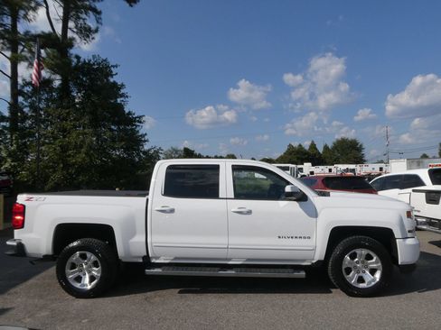Used 2018 Chevrolet Silverado 1500 LT w/ All Star Edition AWD/4WD image 4