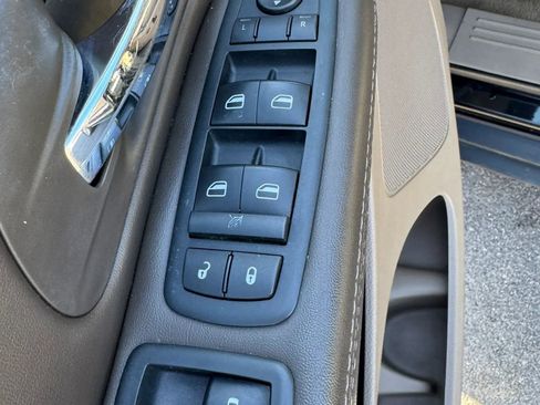 Used 2015 Chrysler Town & Country Touring-L w/ Driver Convenience Group image 28