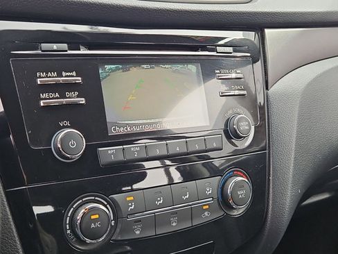 Used 2015 Nissan Rogue S image 18