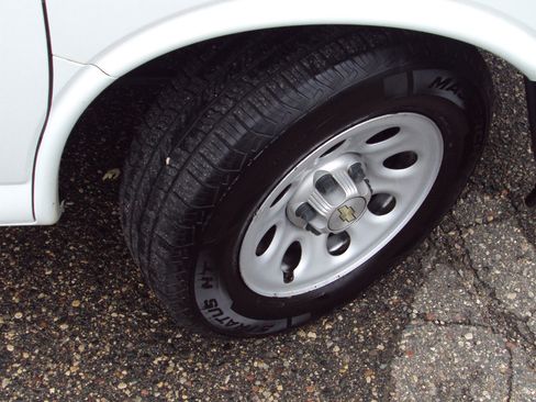 Used 2014 Chevrolet Express 1500 AWD image 34