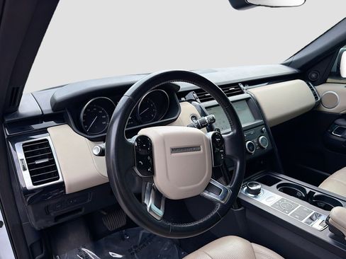Used 2019 Land Rover Discovery SE image 25
