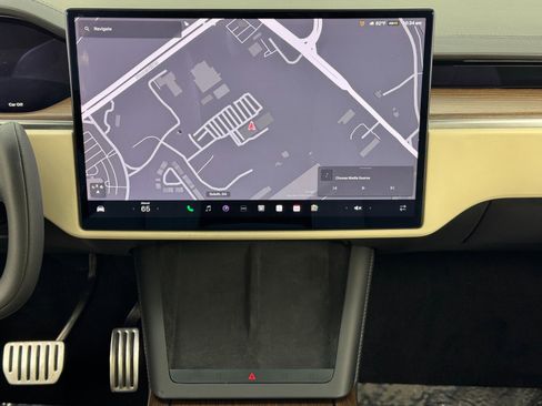 Used 2023 Tesla Model X Standard Range image 21