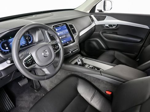 Certified 2023 Volvo XC90 B5 Core w/ Climate Package image 6