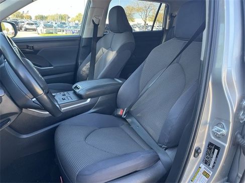 Used 2023 Toyota Highlander LE image 27