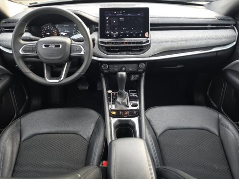 Used 2024 Jeep Compass Latitude image 9