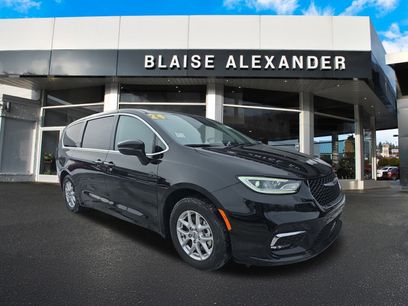 Used 2024 Chrysler Pacifica Touring-L