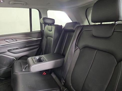 Used 2022 Jeep Grand Cherokee Limited image 15