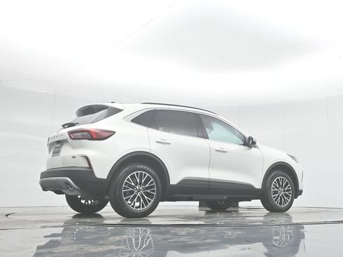 New 2025 Ford Escape SE image 50