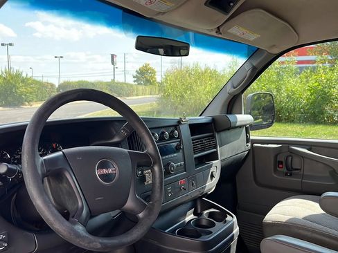 Used 2014 GMC Savana 2500 RWD image 10