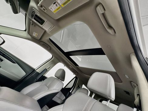 Used 2025 Honda Pilot Touring image 15