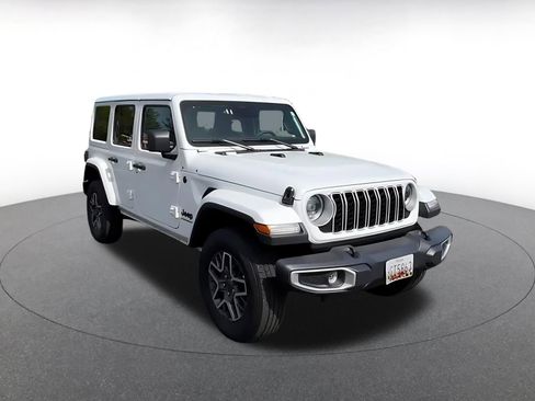 Used 2025 Jeep Wrangler Unlimited Sahara AWD/4WD image 3