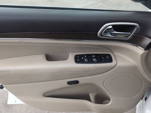 Used 2015 Jeep Grand Cherokee Overland w/ Advanced Technology Group image 11