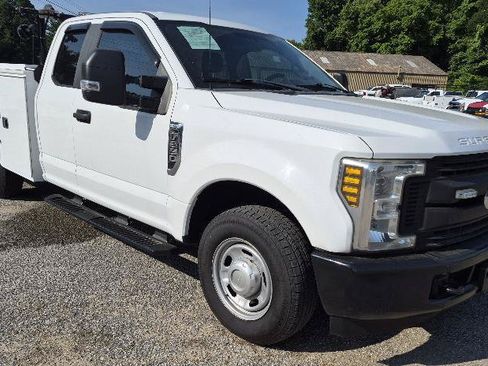 Used 2019 Ford F250 XL w/ Power Equipment Group RWD image 4