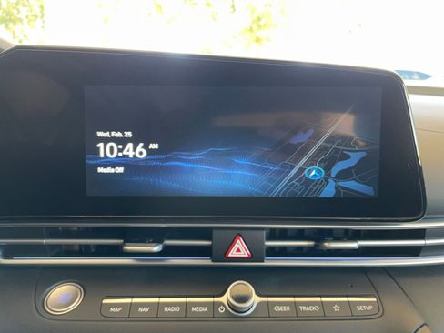 Used 2025 Hyundai Elantra SEL image 17