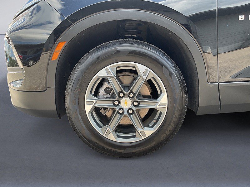 Used 2025 Chevrolet Blazer LT FWD image 9