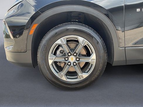 Used 2025 Chevrolet Blazer LT FWD image 9