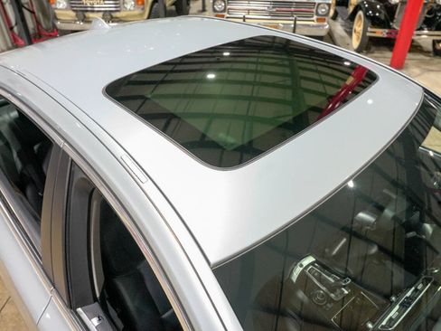 Used 2013 BMW 750Li xDrive AWD/4WD image 19