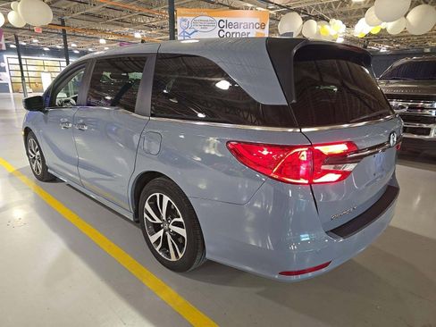 Used 2023 Honda Odyssey Touring image 2