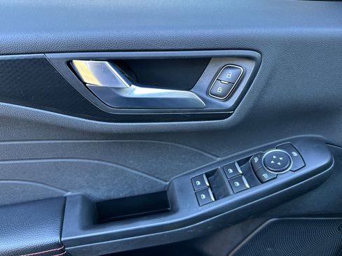 Certified 2022 Ford Escape SEL w/ SEL Stealth AWD Package image 12