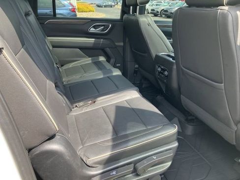 Used 2023 Chevrolet Suburban Premier w/ Premium Package 2 AWD/4WD image 37