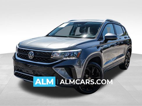 Used 2022 Volkswagen Taos SE image 1