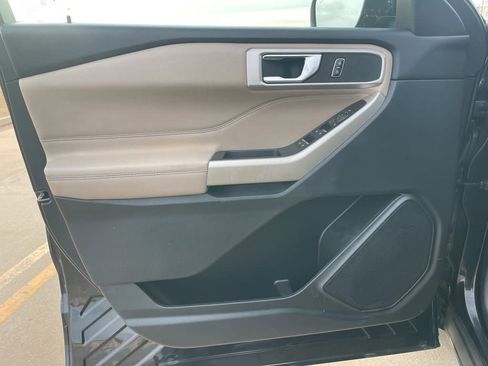 Used 2021 Ford Explorer XLT image 11