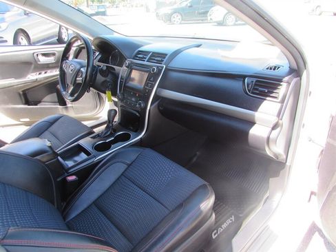 Used 2015 Toyota Camry SE FWD image 29