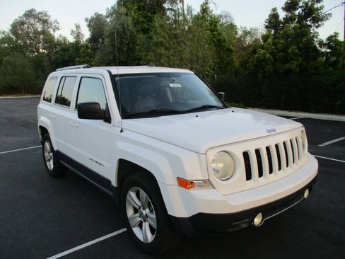 Used 2014 Jeep Patriot Sport FWD image 3
