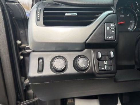 Used 2018 Chevrolet Tahoe LT w/ LT Signature Package image 21