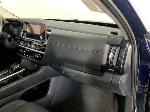 Used 2025 Nissan Pathfinder SV AWD/4WD image 16