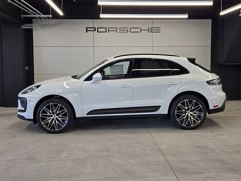 Used 2025 Porsche Macan AWD/4WD image 2