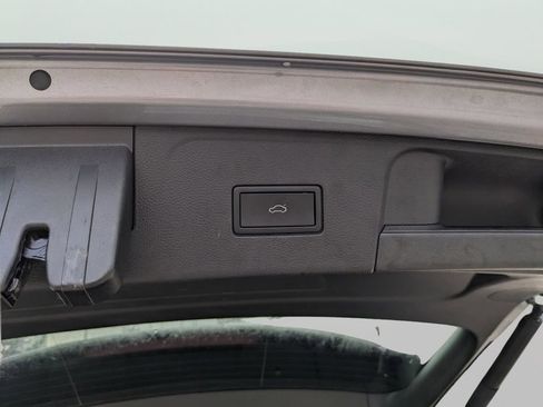 Certified 2025 Volkswagen Atlas SE AWD/4WD image 13