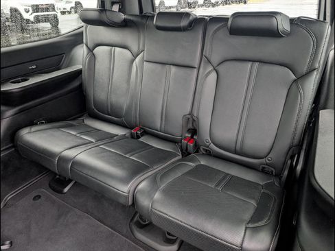 Used 2024 Jeep Wagoneer Series II image 13