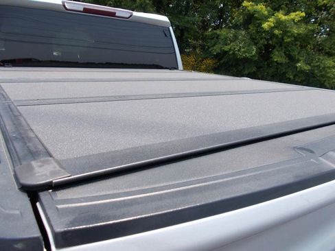 Used 2021 Chevrolet Silverado 1500 Custom Trail Boss w/ LPO, Dark Essentials Package AWD/4WD image 18