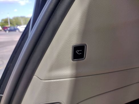 Used 2023 Chrysler Voyager LX FWD image 22