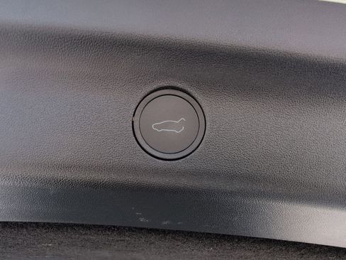 Used 2022 Tesla Model Y Performance image 24