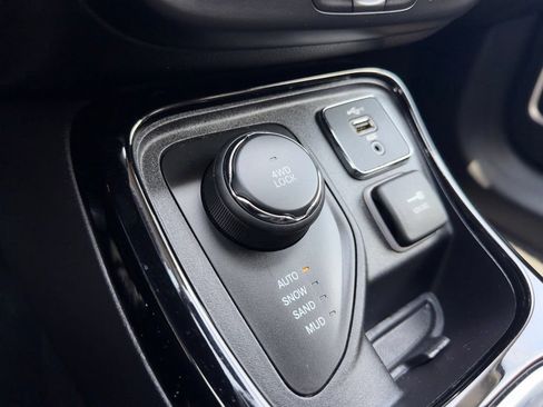 Used 2020 Jeep Compass Limited AWD/4WD image 16