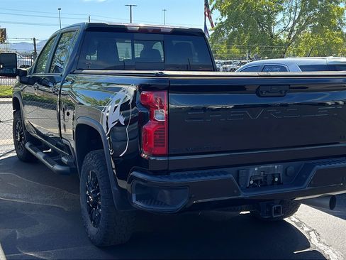 Used 2021 Chevrolet Silverado 2500 LT w/ Midnight Edition AWD/4WD image 3