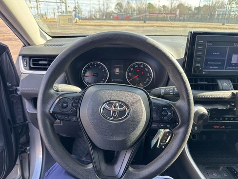 Used 2021 Toyota RAV4 LE image 34