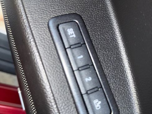 Used 2018 GMC Yukon Denali image 25