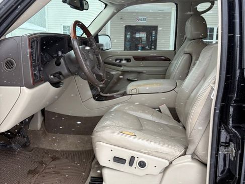 Used 2005 Cadillac Escalade AWD image 9